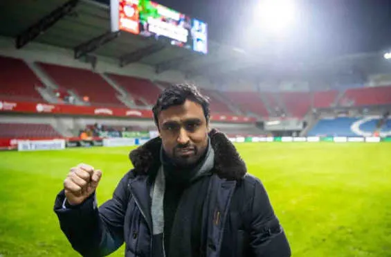 你行你上!批评教练的记者,真成了教练……